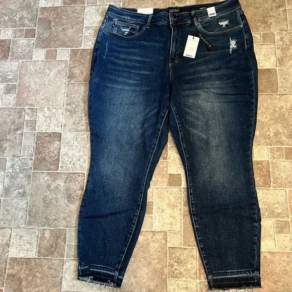 NWT 24W Judy Blue Skinny Tummy Control Top Jeans - Picture 1 of 3